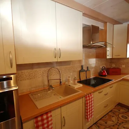 Holiday In 36818 *